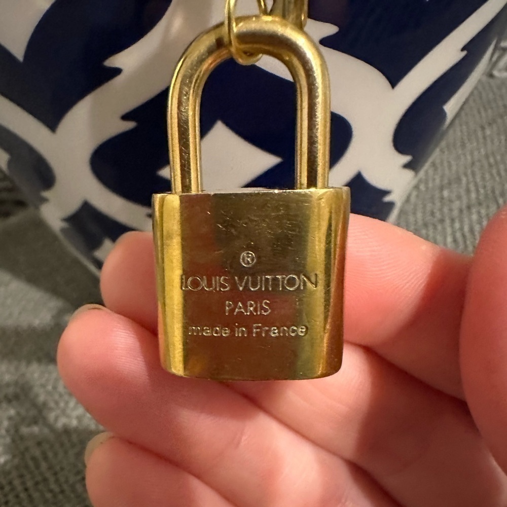 LV lock and key #323 on a necklace set. - Picture 4 of 6